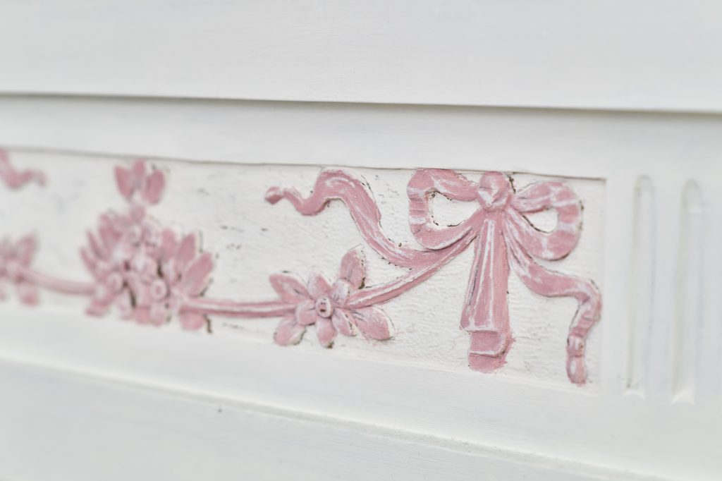 Particolare del letto shabby