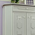 Sportelli e lato sinistro mobile shabby da ingresso